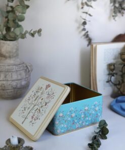 Botanica Blue Desenli Kare Metal Saklama Kabı 20x20 Cm (Botanica Blue)