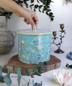 Desenli Erzak Saklama Kabı - Metal Saklama Kabı 17,5 Cm X 15,5 Cm (Botanica Blue)