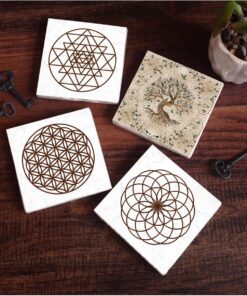 Yaşam Çiçeği, Sri Yantra, Hayat Ağacı Taş Bardak Altlığı Seti - 4 Parça - Dekoratif, Rustik Mutfak Aksesuarı, 10x10 cm, Kaydırmaz Tabanlı, Şık ve Dayanıklı SC104